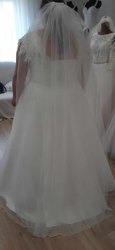 Suknia ślubna plus size