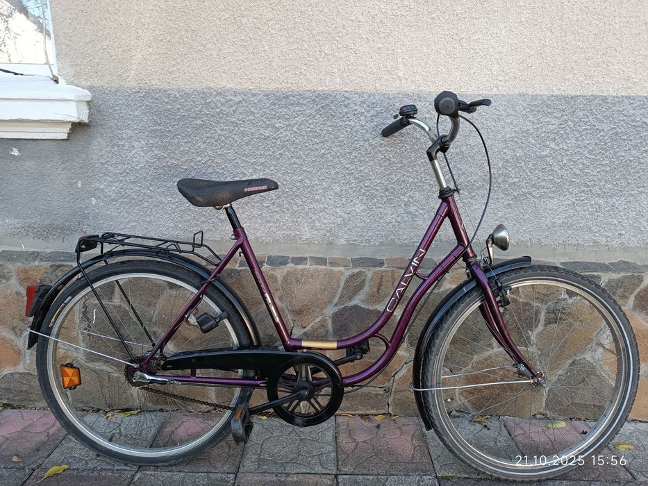 Чоловічий велосипед і жіночі