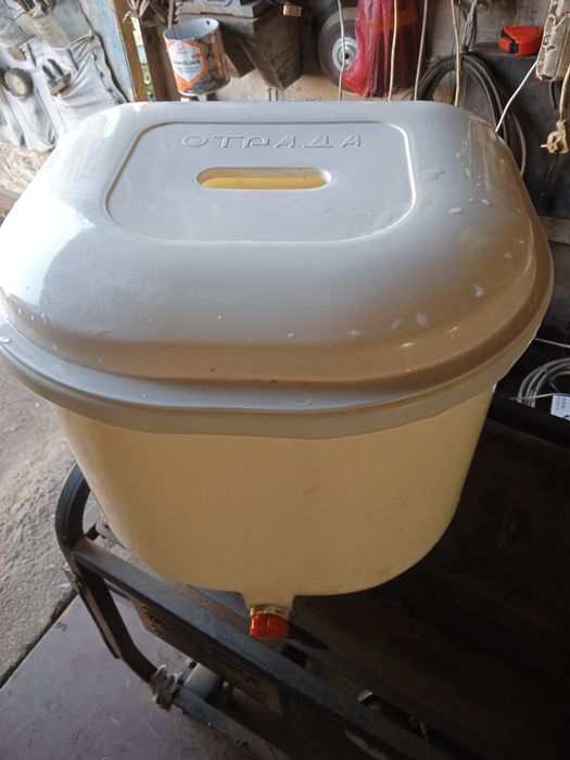 Пральна машина в робочому стані.