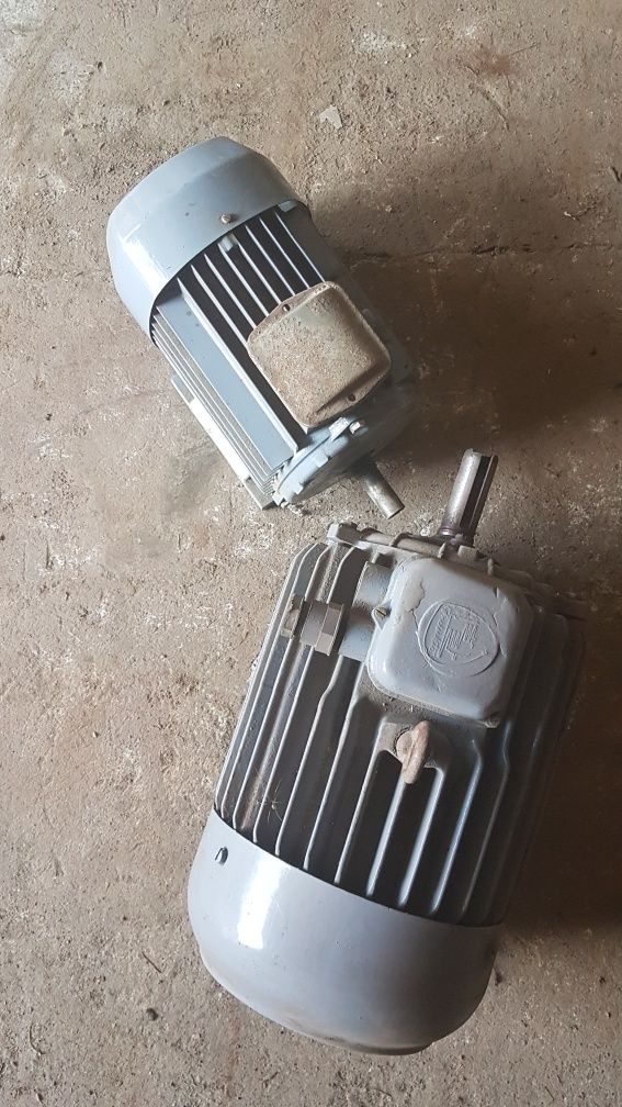 Silnik elektryczny, koła pasowe.