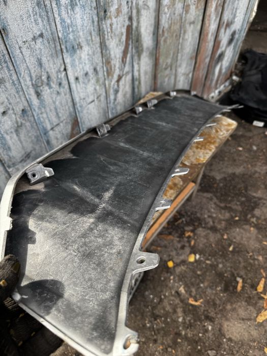 Накладка переднего бампера спойлер Audi Q7