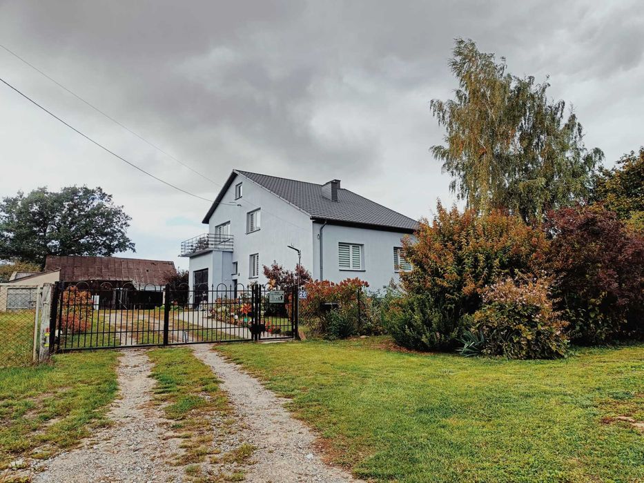 Dom z działką 18 arów z możliwością dokupienia 2 hektarów pola.