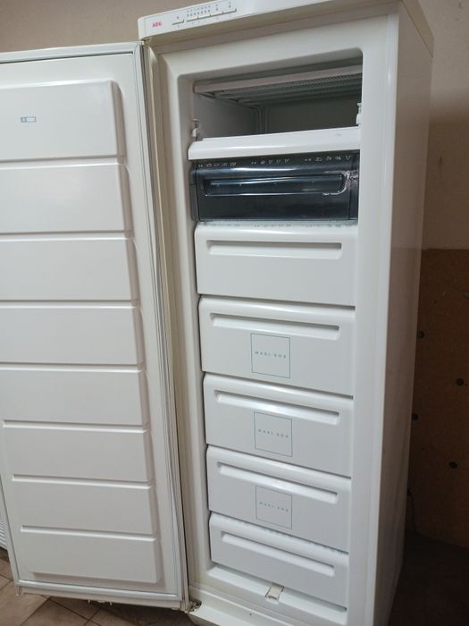 Vendo arca congeladora de gavetas AEG ...255 LITROS ,,,MEDIDAS 179 ALT