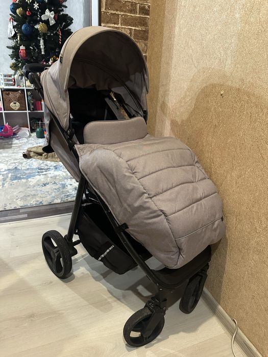 Прогулянкова коляска CARRELLO Bravo