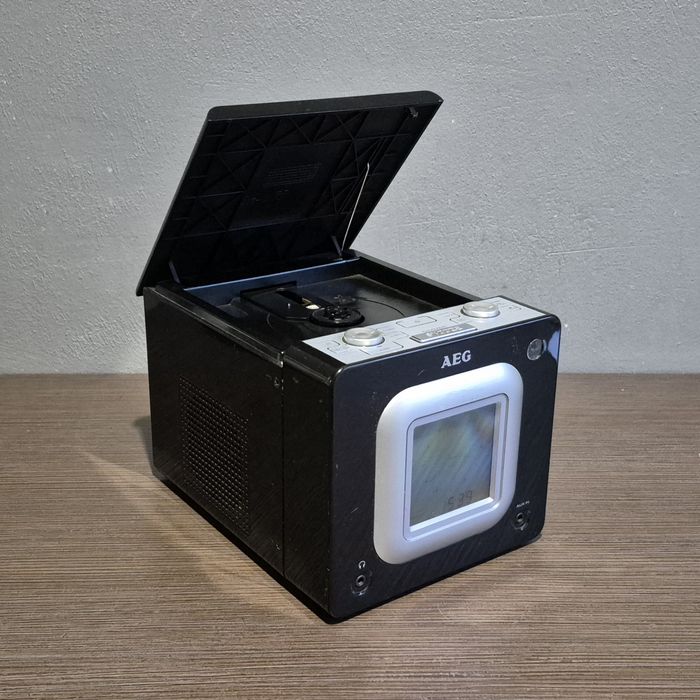 Radio budzik AEG SRC4325 Sprawny