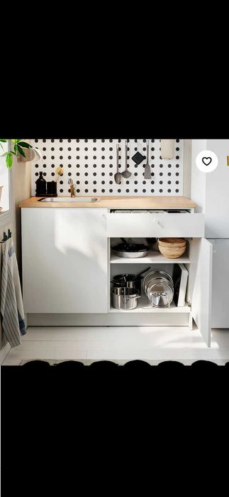 Móvel IKEA com puxadores