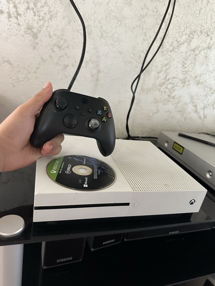 приставка xbox one s 500gb + fifa 22