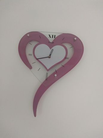 Zegar ścienny w kształcie serca