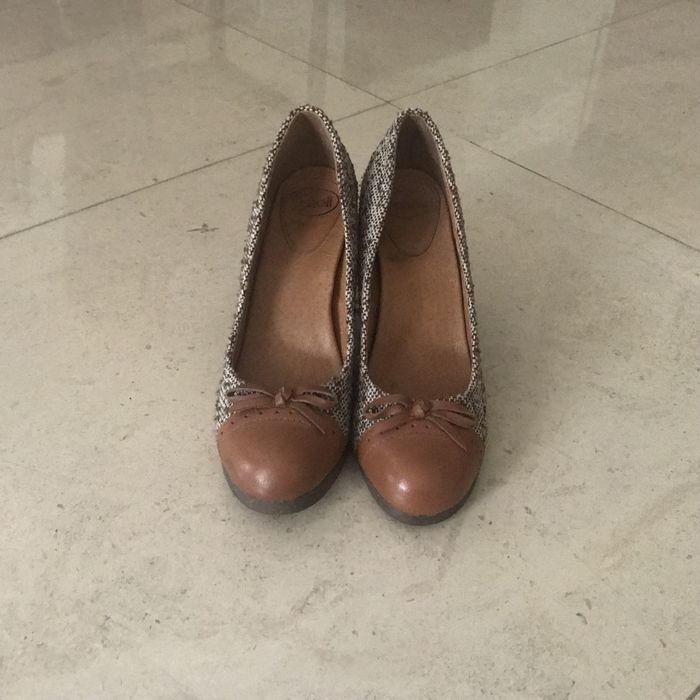 Sapatos castanhos de cunha n 39 marca Scholl
