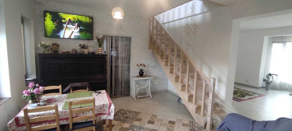 Від власника чудовий будинок. Музичі