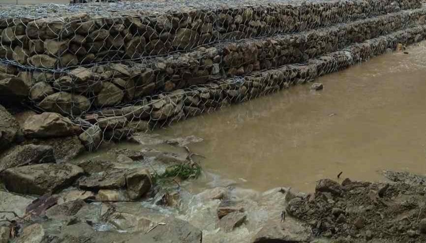 Укріплення підпірних стін із габіона