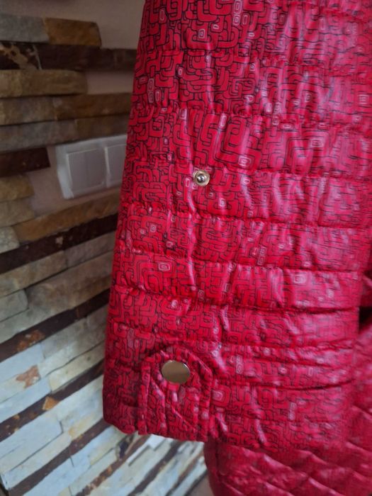 Продам жіночу куртку, демісезонну, в відмінному стані.