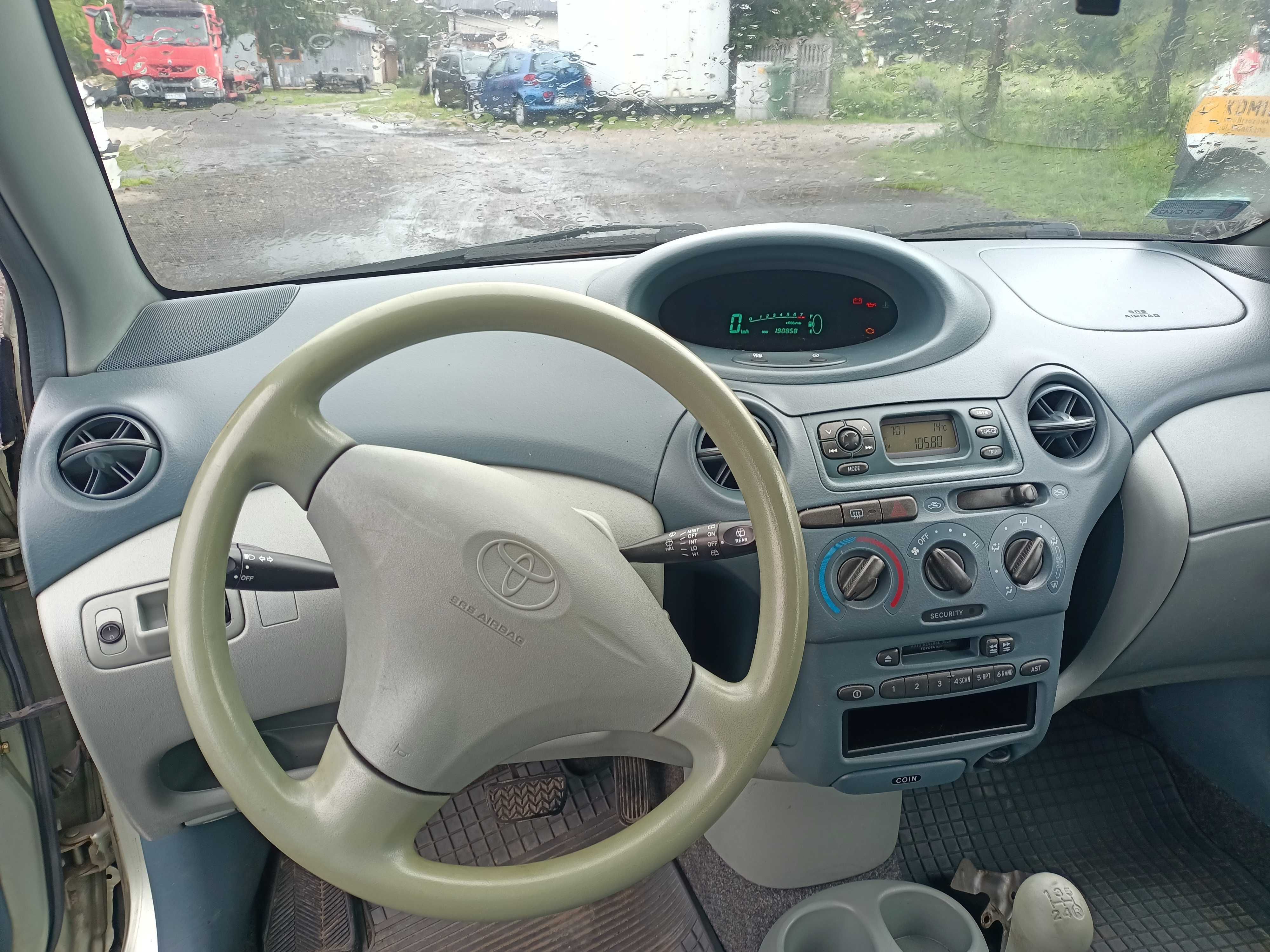 Toyota Yaris 1.0 półautomat 01r