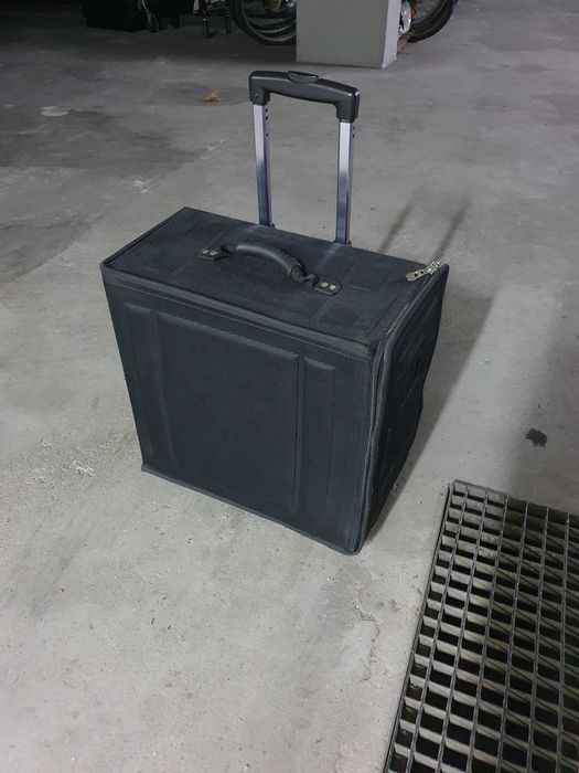 Mala viagem preta