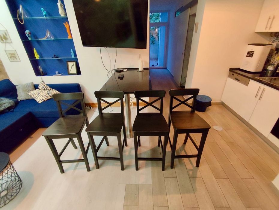 Mesa marmore e cadeiras Ikea