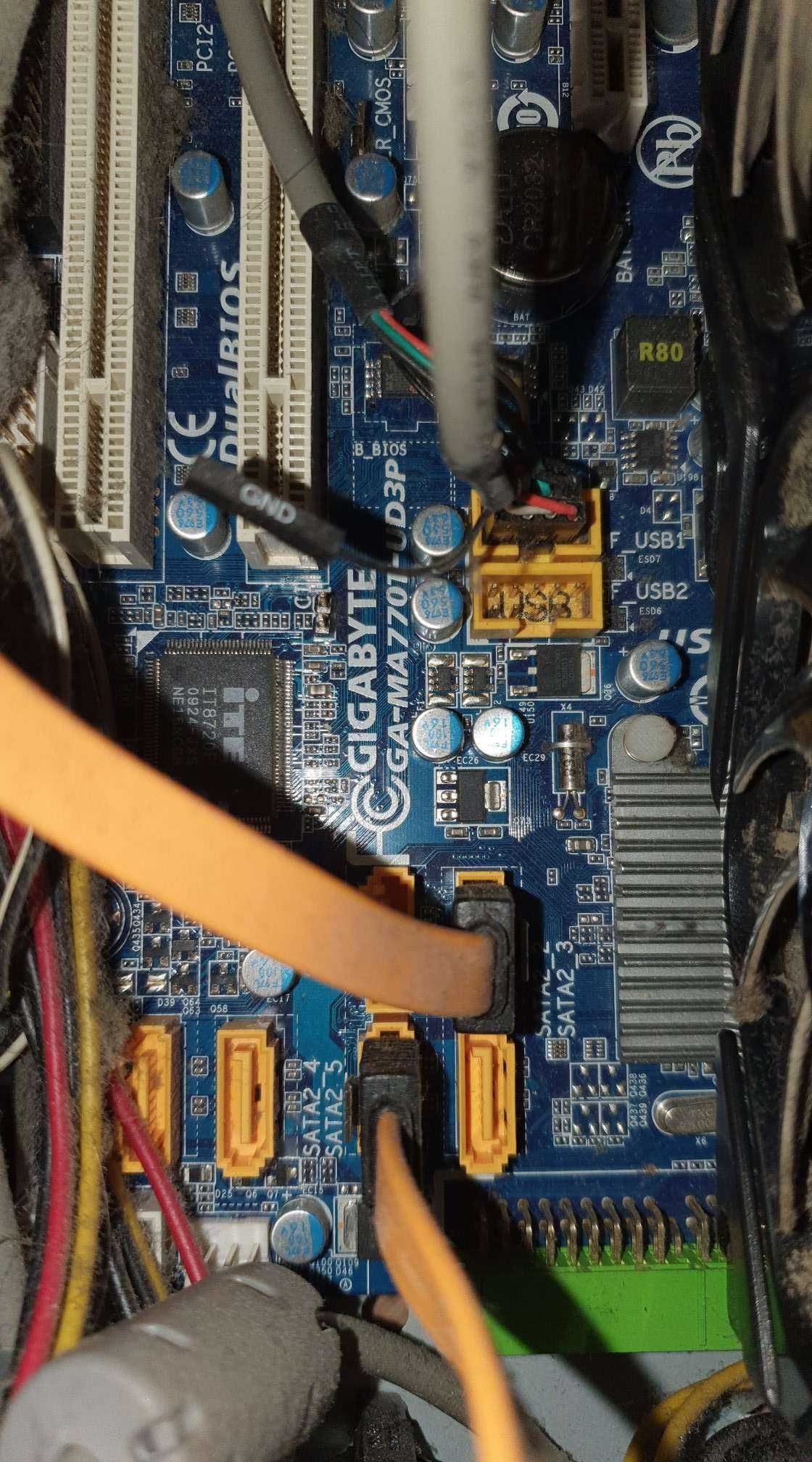 Komputer Athlon II X4 620 2.6 GHz/Sapphire 7850 DualX /4 GB RAM