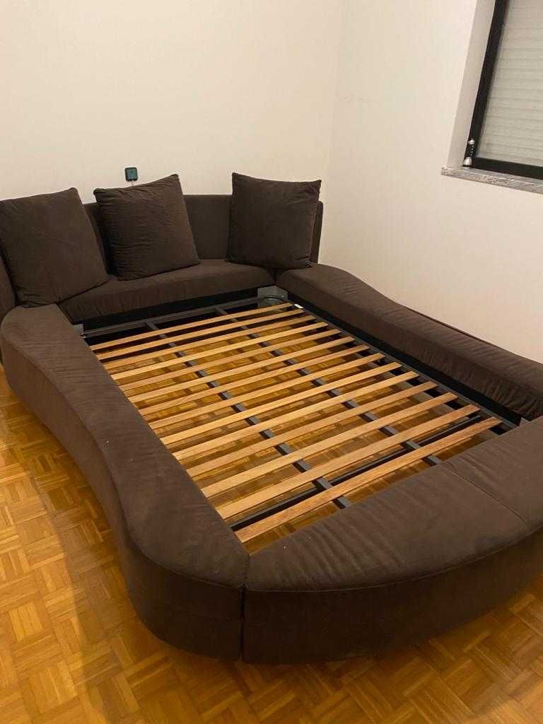 Cama - Medidas aprox: 2,90m x 2,20m