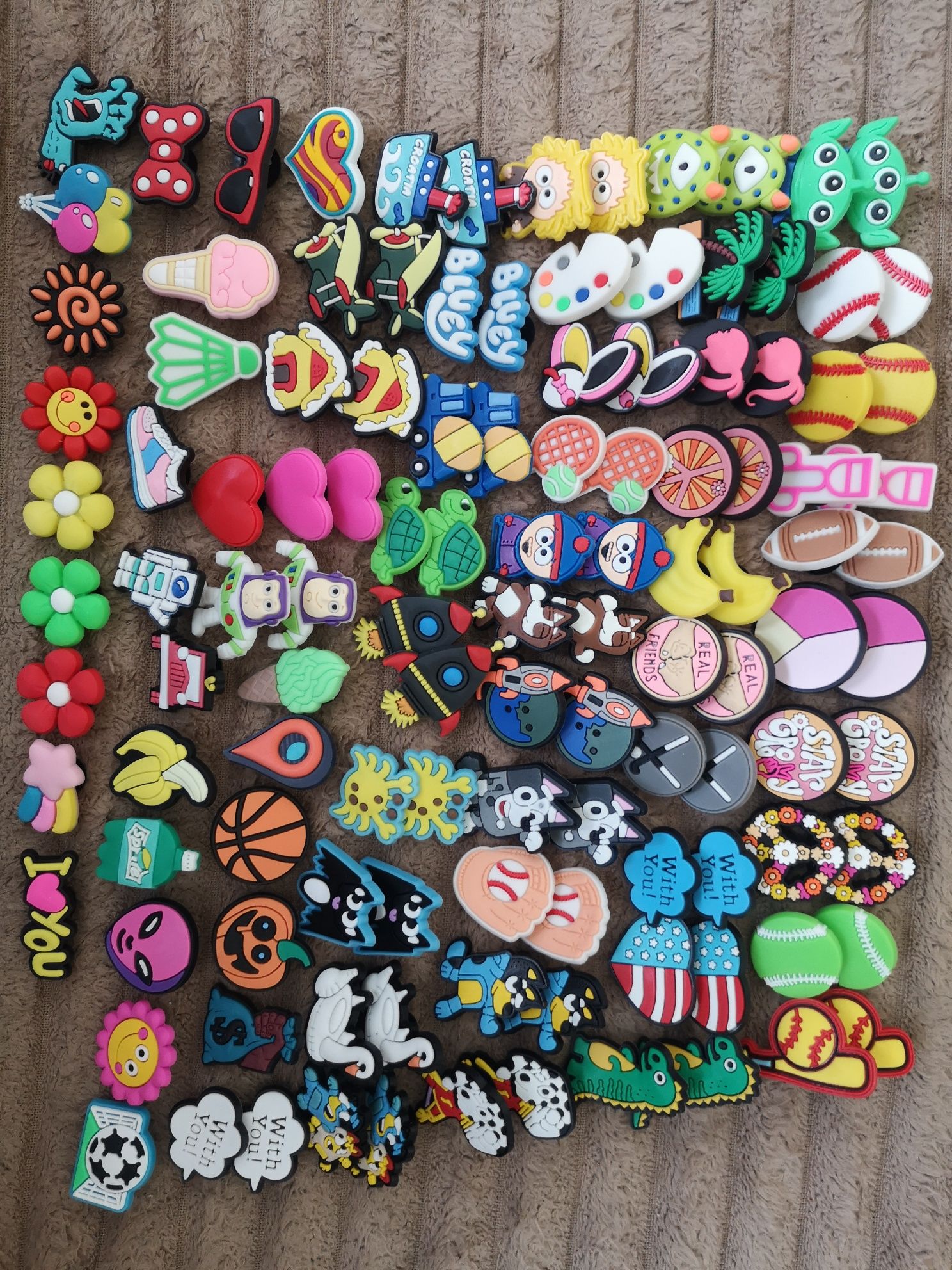 Przypinki crocks