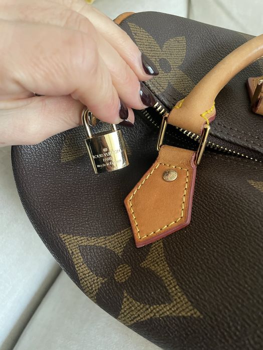 Mala e carteira em bom estado