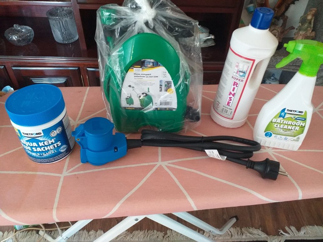 Material para roulotes 1 mangueira  1 ficha  elétrica  3 frascos para