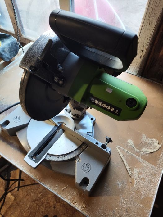 Торцювальна пила procraft 2100