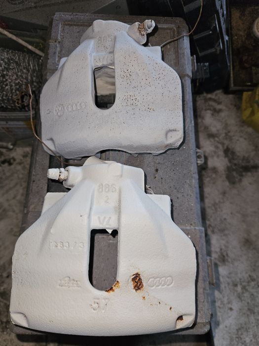 Zaciski hamulcowe przód