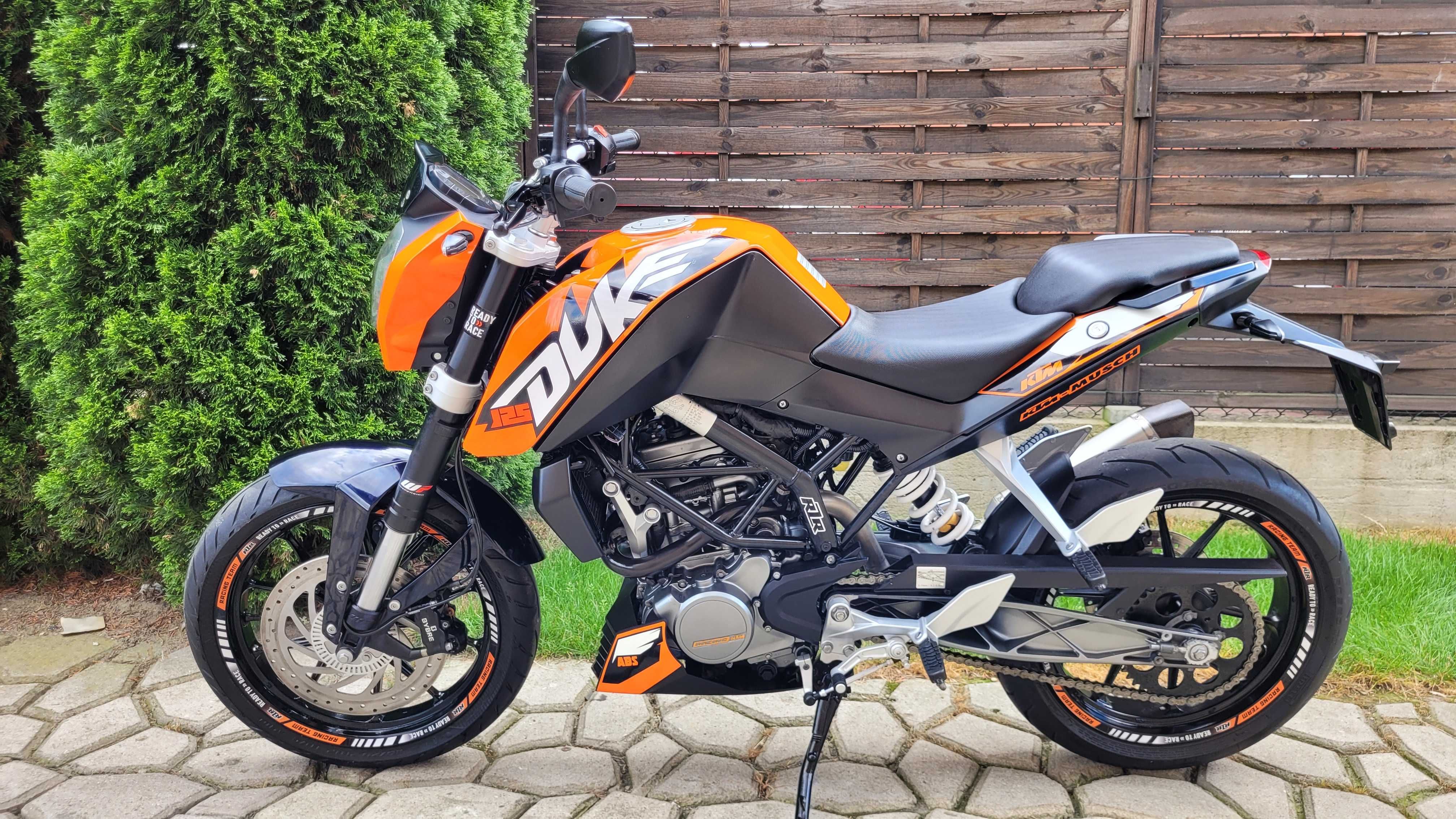 KTM 125 DUKE  z Niemiec ABS ,  Acrapović , WP,  Serwisowany
