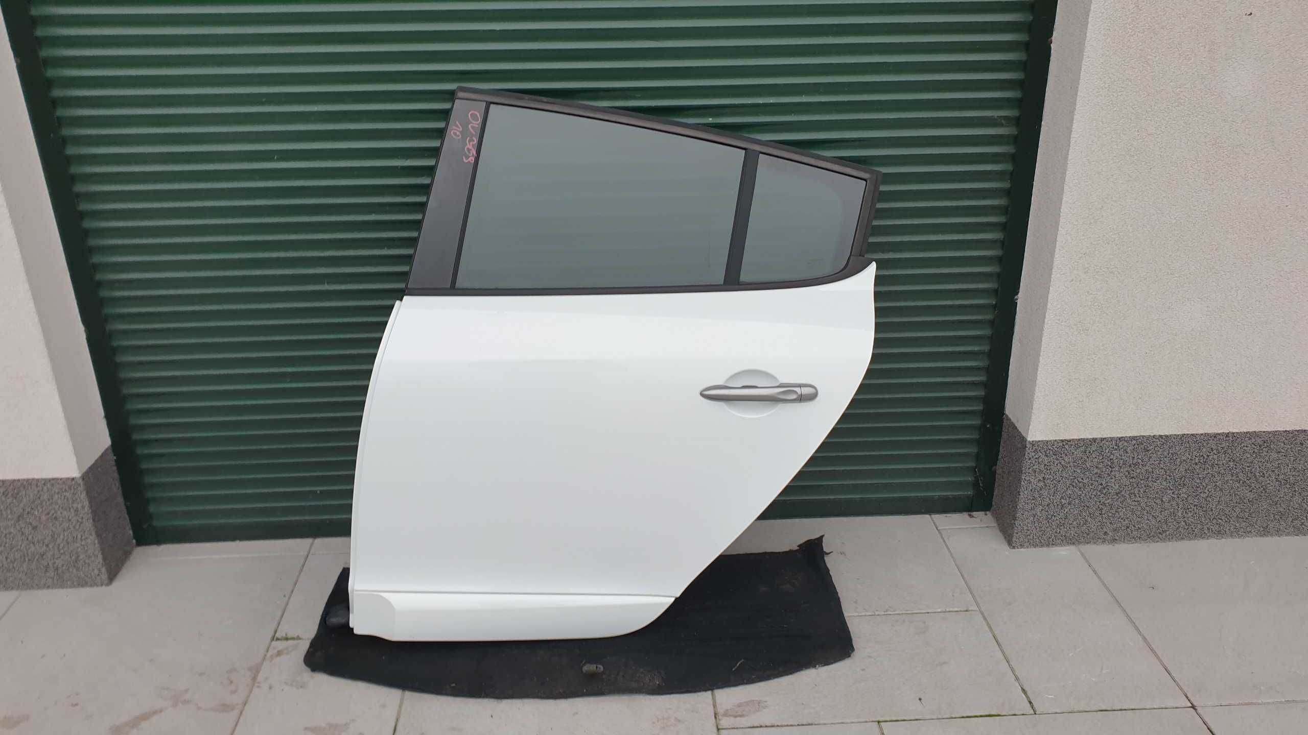 Renault megane 3 III HB hatchback drzwi lewe tylne tył OV 369