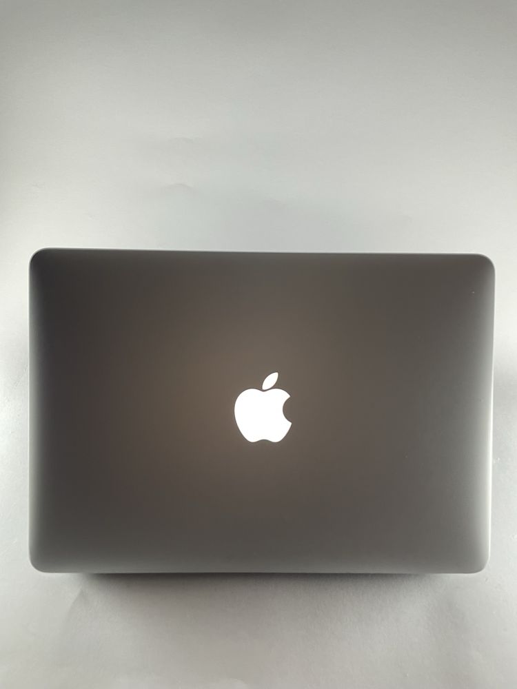 MacBook Pro 13, 2015р, 8/256gb, i5 2,7Ghz, Гарний стан!