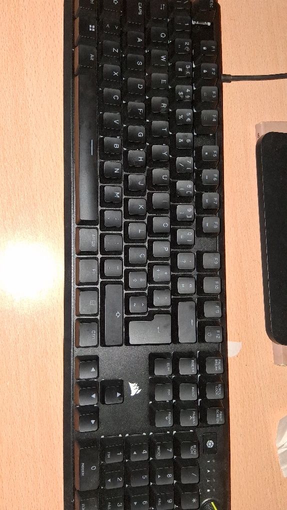 Teclado Corsair K70