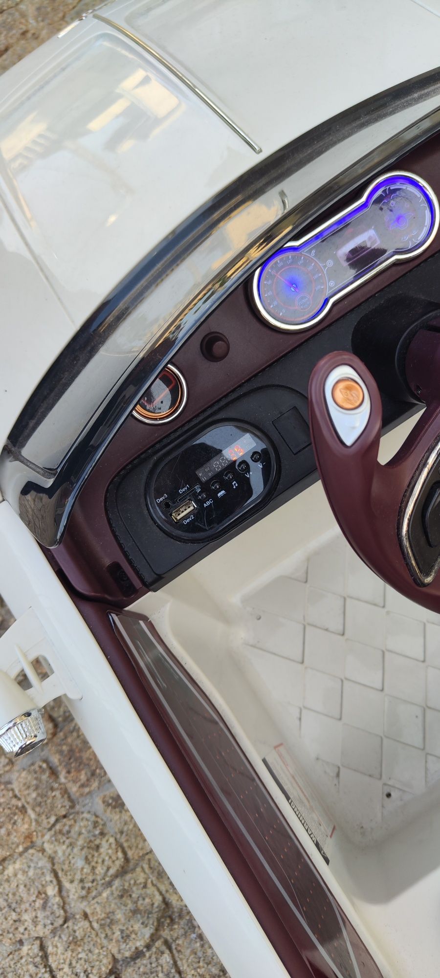 Carro.    Bentley