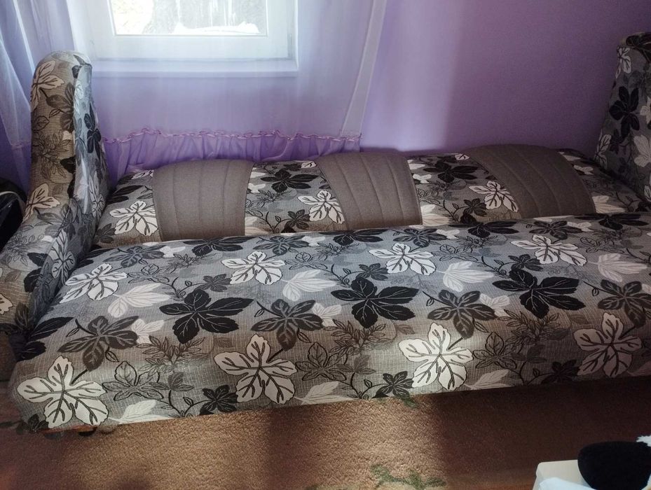 Новий диван для кімнати