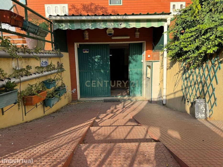 Armazém  Versátil em Zona Tranquila – Comece Aqui o Seu Projecto!