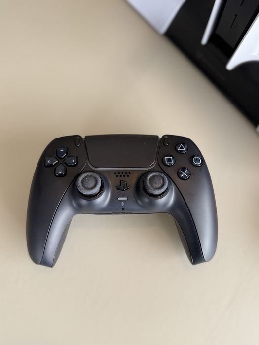 PlayStation 5 z napędem + 2 pady + stacja chłodząca z ładowaniem