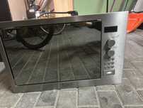 Kuchenka mikrofalowa do zabudowy Hotpoint Ariston