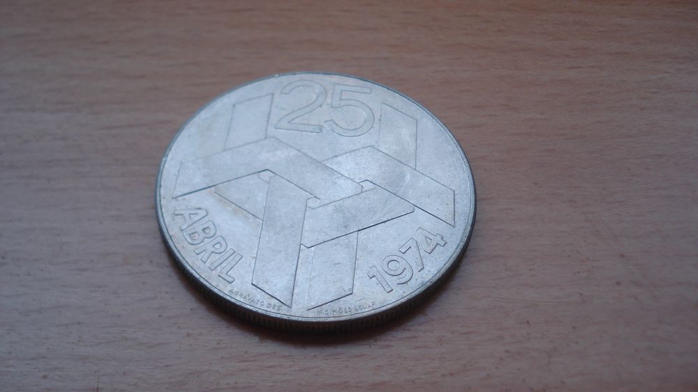 Moedas prata 25 abril 1974 e 10 euro
