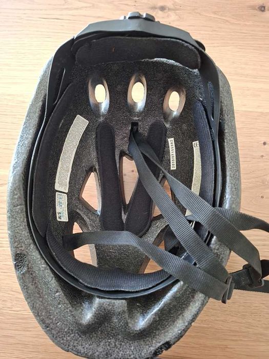 Capacete de bicicleta.