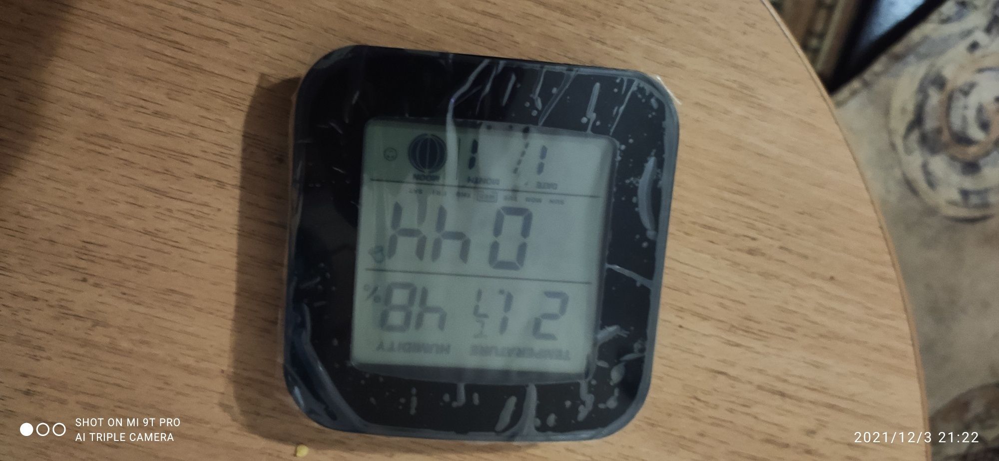 Часы термометры   с датчиком влаги