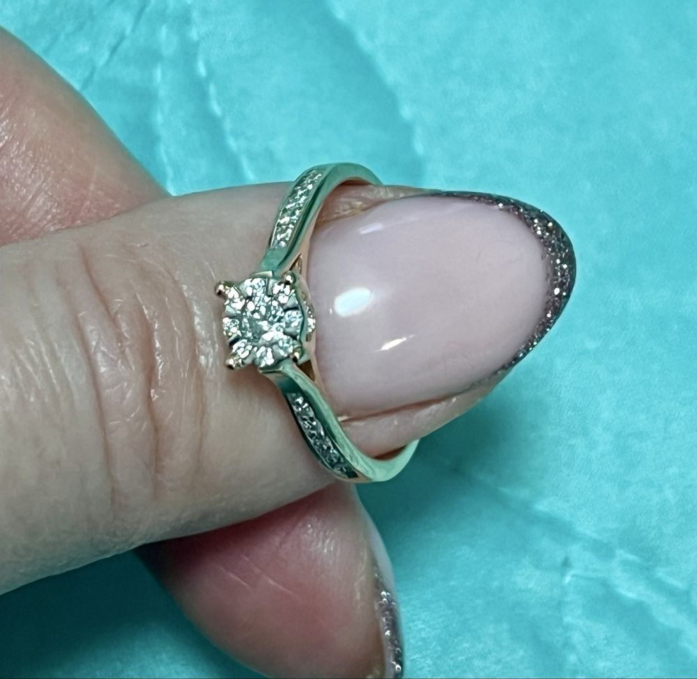 Золотое кольцо с бриллиантами, р. 16,5, 2,36 г
