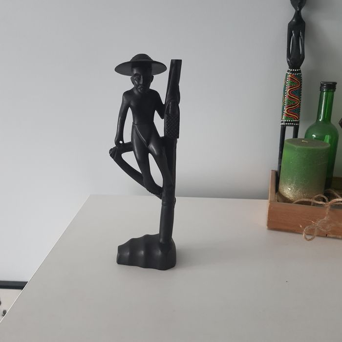 Chińczyk * mężczyzna na drzewie stara figurka drewniana Indonezja