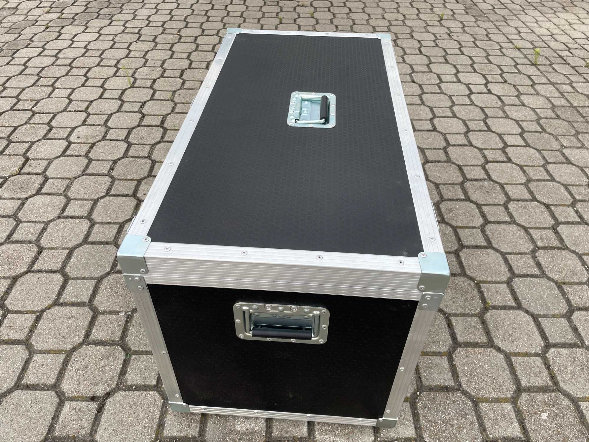 Case - Skrzynia na sprzęt o wymiarach 48cm. x 47cm.x92cm. waga 17,4 kg