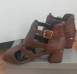 Sandały, buty z odkrytymi palcami. Nowe
