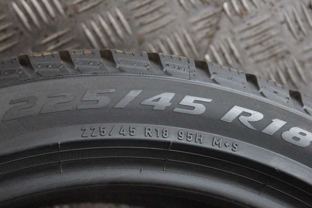 225/45/18 Pirelli Sottozero 3 225/45 R18 95H XL