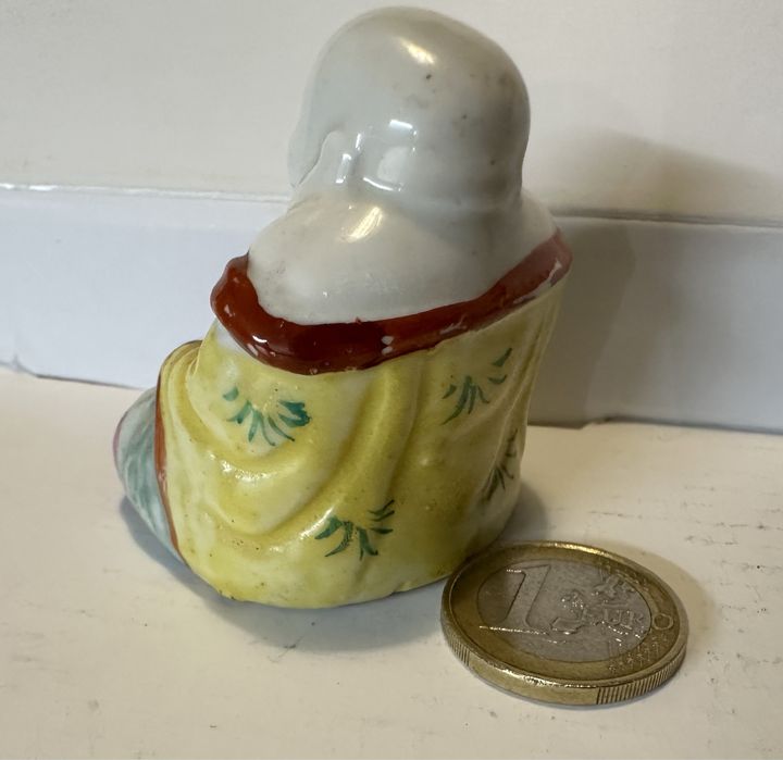 Pequeno Buda em louça