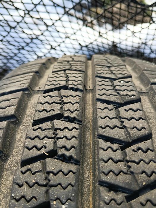 2 Opony zimowe 215/70R15C