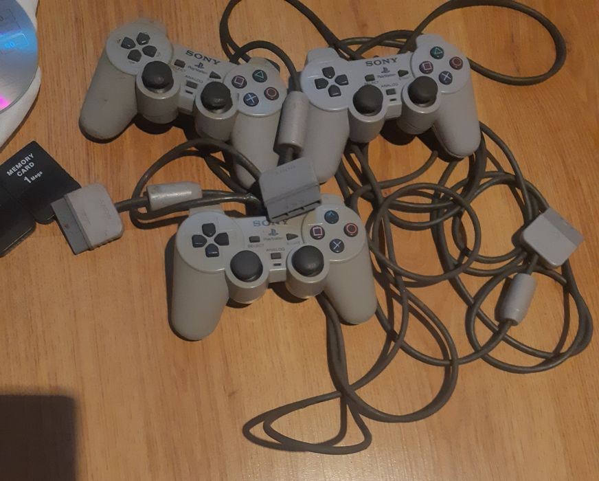 PlayStation 1 + 3 pady