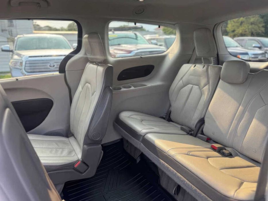 Chrysler Pacifica Touring-L Plus      2017