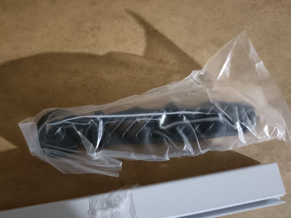 Moskitiera okienna aluminiowa biała z czarnym materiałem 80x100