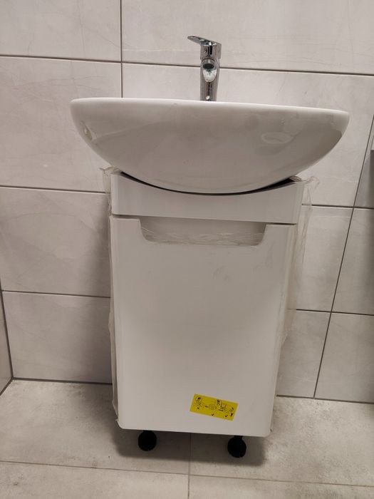 Ostatnie 3 sztuki. Szafka pod umywalkę Koło Rekord 50 wisząca.