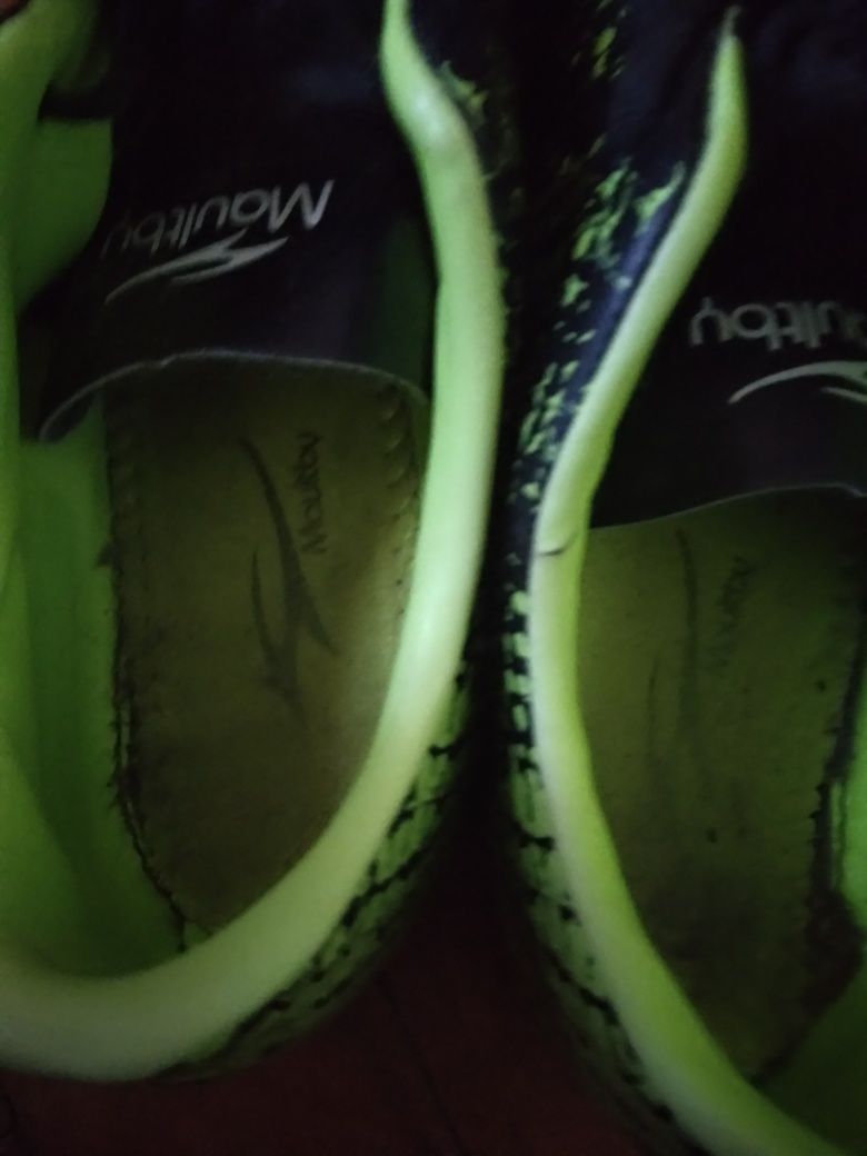 Sapatos muito bonitos como novos